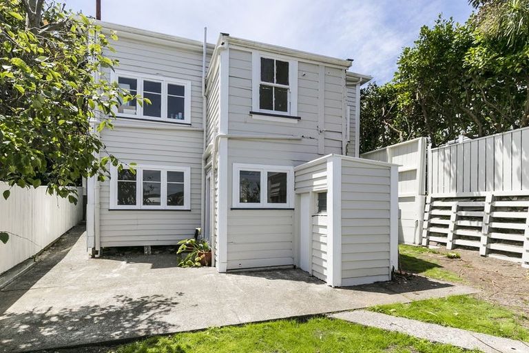 Photo of property in 60 Roxburgh Street, Mount Victoria, Wellington, 6011