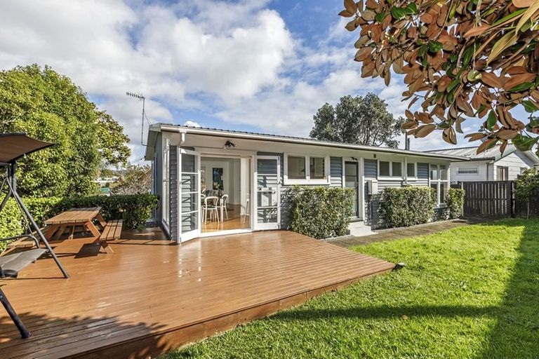 Photo of property in 1/48 Bond Crescent, Forrest Hill, Auckland, 0620
