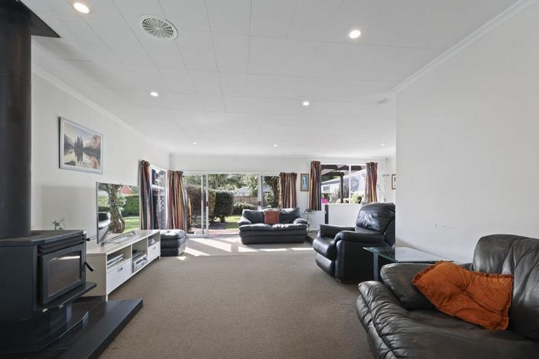 Photo of property in 8 Stackhouse Avenue, Bishopdale, Christchurch, 8053