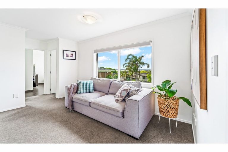 Photo of property in 2 Sunrise Lane, Te Atatu South, Auckland, 0610