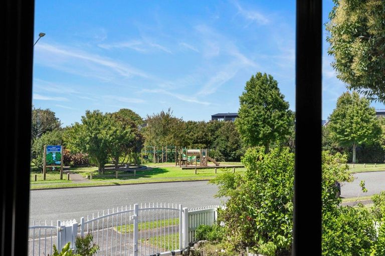 Photo of property in 15 Marinich Drive, Ranui, Auckland, 0612