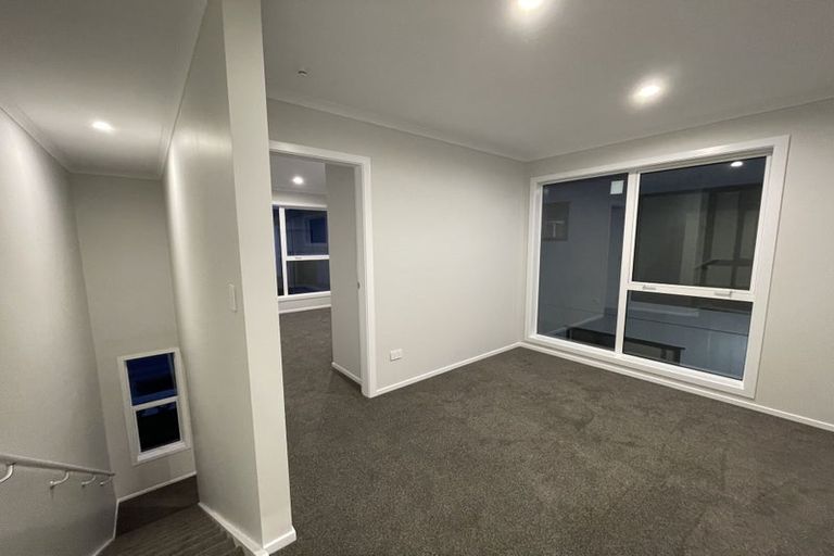 Photo of property in 16 Koreke Close, Kenepuru, Porirua, 5022