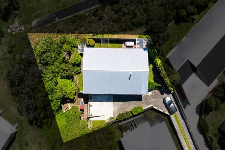 Photo of property in 11 Pauline Way, Paparangi, Wellington, 6037