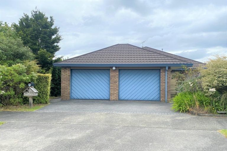 Photo of property in 14 Ellwood Place, Churton Park, Wellington, 6037