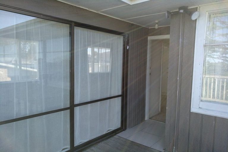 Photo of property in 20a Roberts Road, Te Atatu South, Auckland, 0610