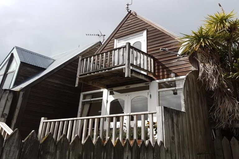 Photo of property in 3 Austin Street, Mount Victoria, Wellington, 6011