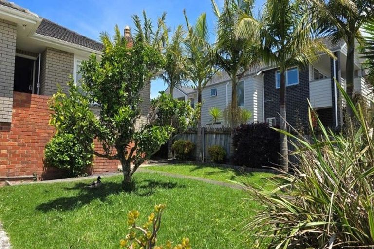 Photo of property in 4 Binsted Road, New Lynn, Auckland, 0600