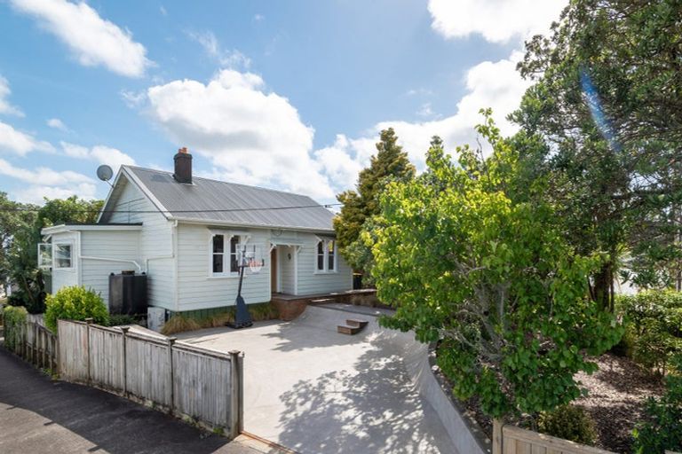 Photo of property in 17 Rangatira Road, Birkdale, Auckland, 0626