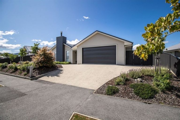 Photo of property in 23 Myles Way, Lower Shotover, Queenstown, 9304