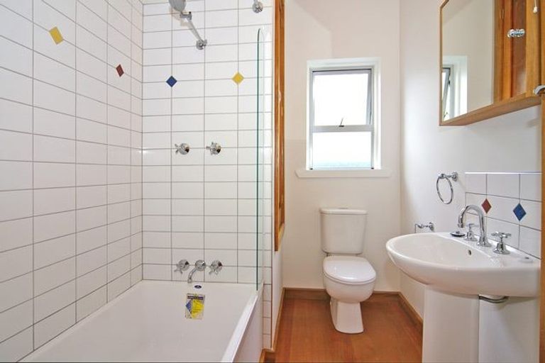 Photo of property in 104 Rongotai Road, Kilbirnie, Wellington, 6022