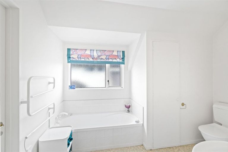 Photo of property in 2/15 Wai-iti Terrace, Burnside, Christchurch, 8053