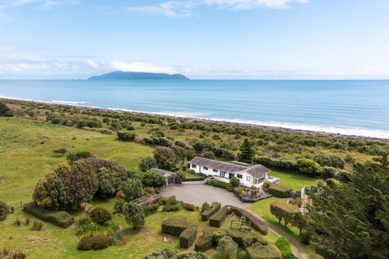 Photo of property in 115 Sims Road, Te Horo Beach, Otaki, 5581