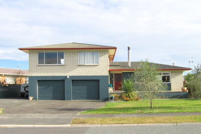 Photo of property in 16 Seamer Place, St Andrews, Hamilton, 3200