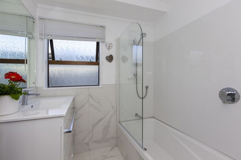 Photo of property in 20 Hookway Grove, Paraparaumu, 5032