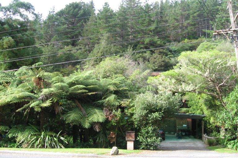 Photo of property in 133 Pinehaven Road, Pinehaven, Upper Hutt, 5019