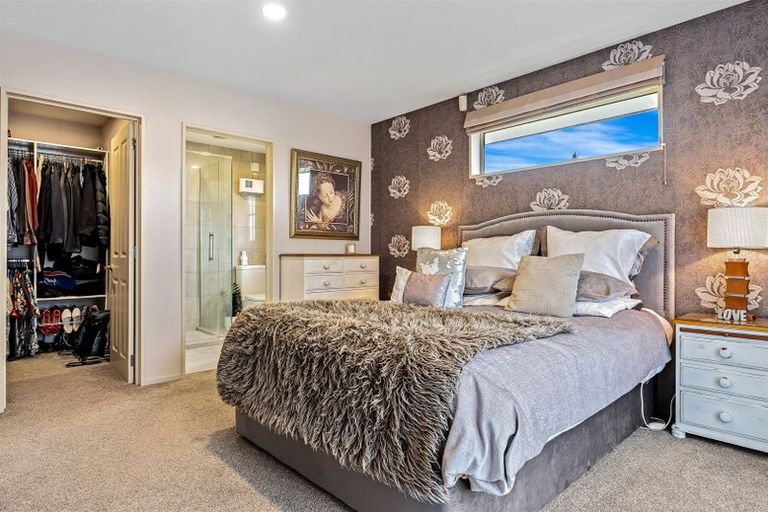 Photo of property in 17 Riverwood Boulevard, Redwood, Christchurch, 8051