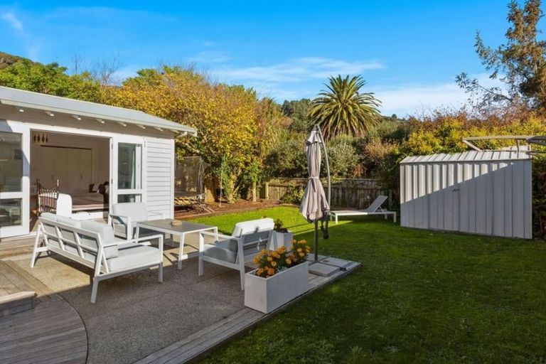 Photo of property in 39 Pukatea Street, Eastbourne, Lower Hutt, 5013
