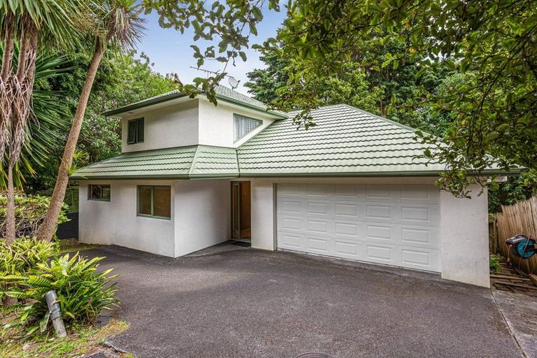 Photo of property in 16a Kingsclere Place, Goodwood Heights, Auckland, 2105