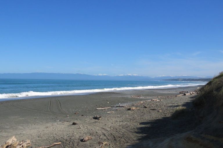 Photo of property in 23 Monkey Island Road, Orepuki, Riverton, 9881