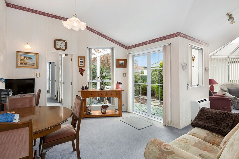 Photo of property in 2 Kings Avenue, South Dunedin, Dunedin, 9012