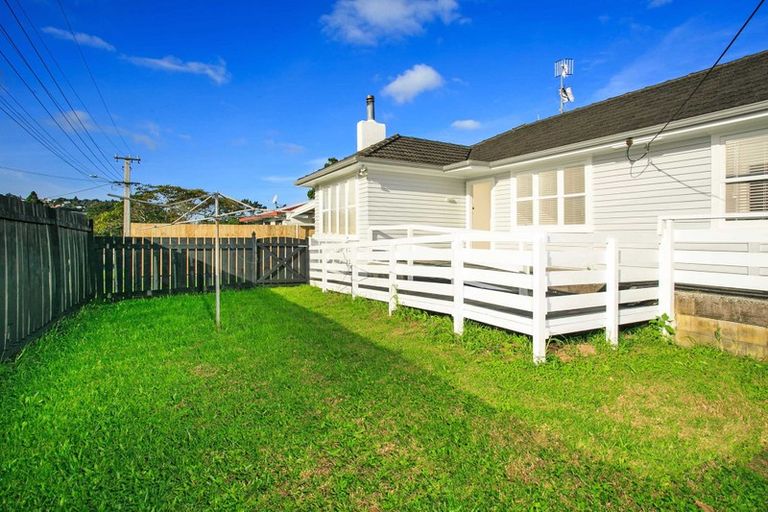 Photo of property in 2 Frizell Street, Beach Haven, Auckland, 0626