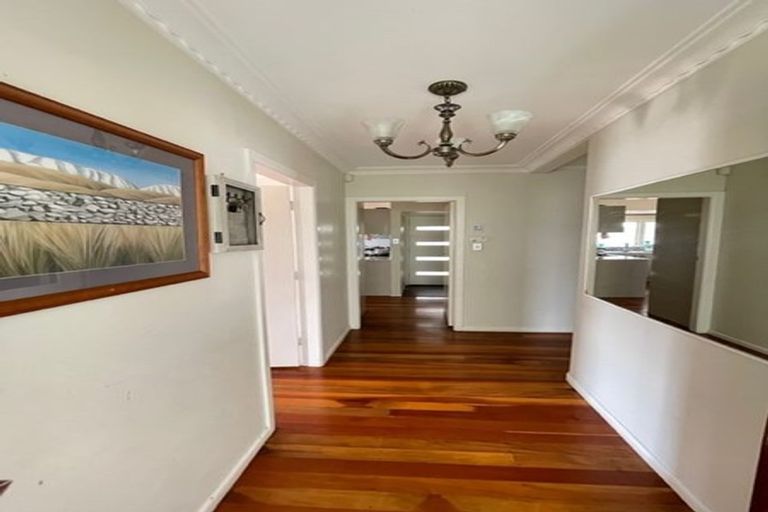 Photo of property in 15 Walpole Avenue, Hillpark, Auckland, 2102