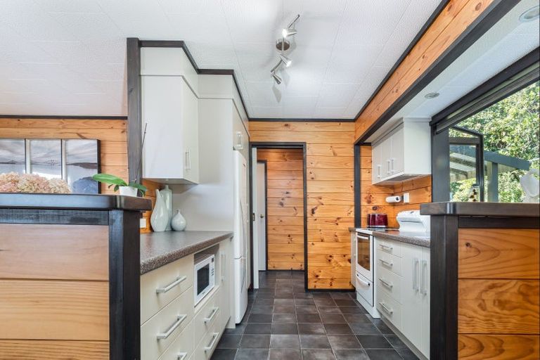 Photo of property in 17 Adams Road, Thornton Bay, Thames, 3575