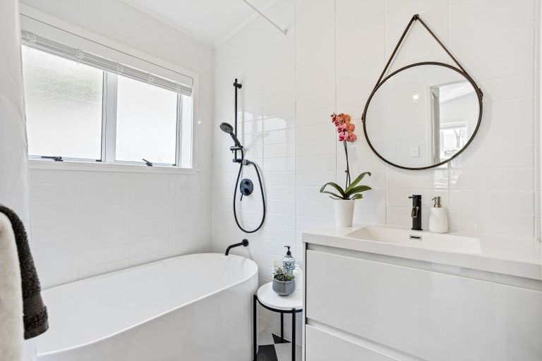 Photo of property in 150 Calliope Road, Stanley Point, Auckland, 0624