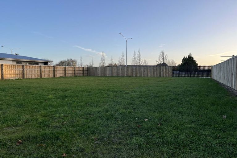 Photo of property in 37 Hanmer Crescent, Rangiora, 7400