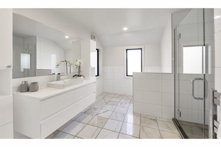 Photo of property in 30 Takahe Drive, Cashmere, Christchurch, 8022