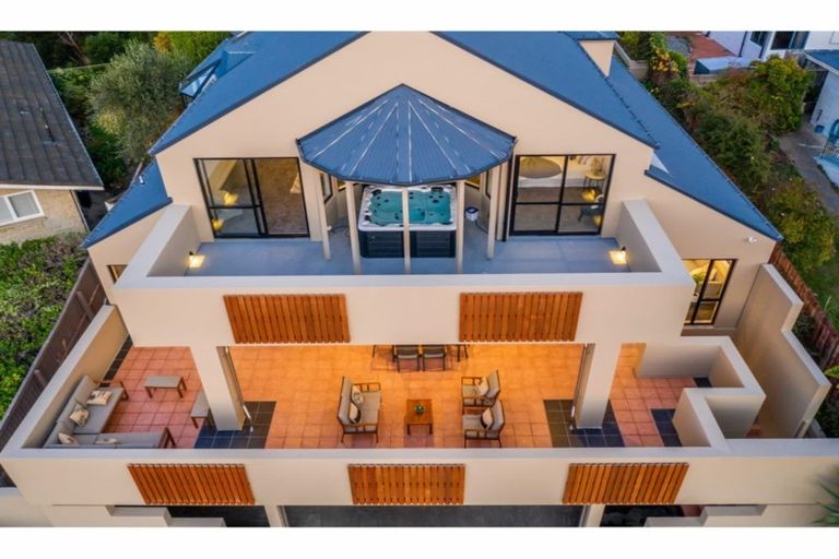 Photo of property in 30 Takahe Drive, Cashmere, Christchurch, 8022