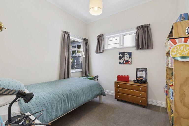 Photo of property in 33 Edinburgh Terrace, Berhampore, Wellington, 6023