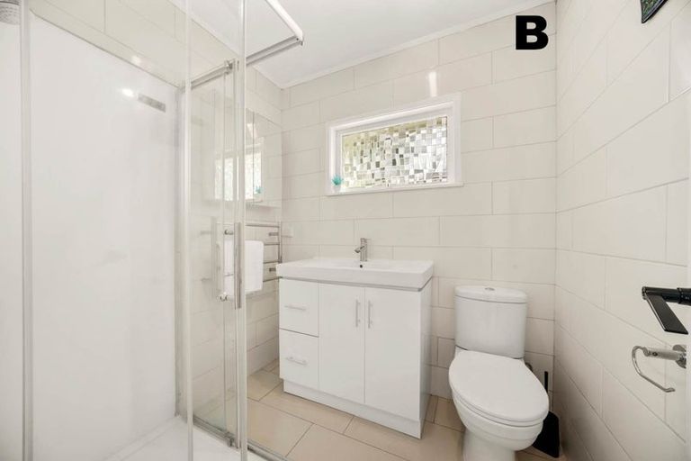Photo of property in 49 Peach Road, Glenfield, Auckland, 0629