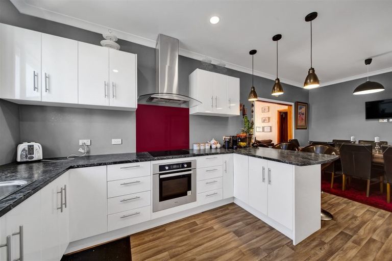 Photo of property in 15 Clifford Street, Hawera, 4610