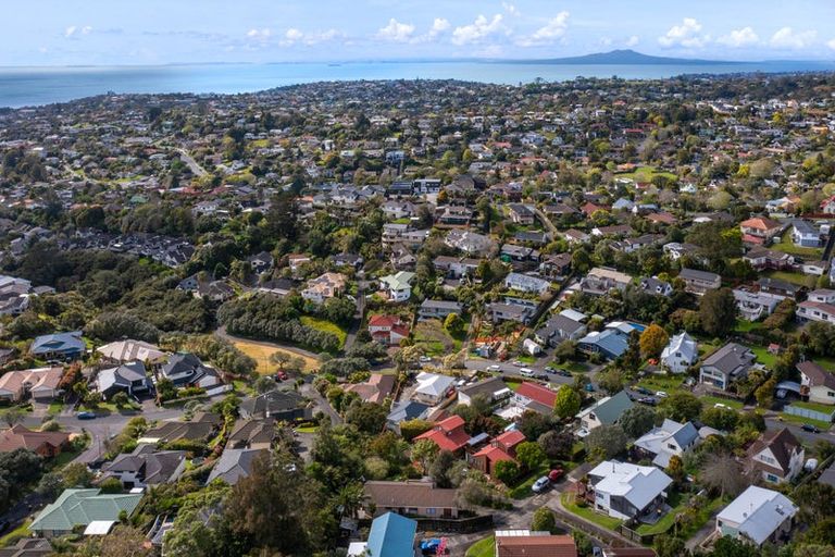 Photo of property in 2/64 Langana Avenue, Browns Bay, Auckland, 0630