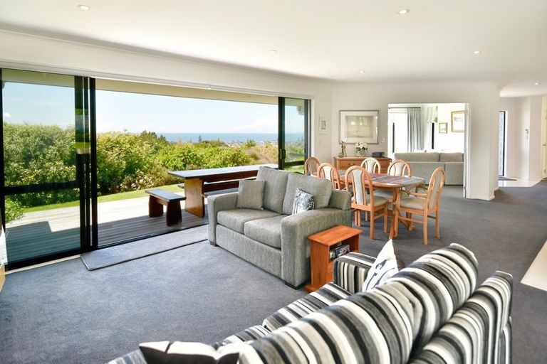 Photo of property in 32 Grovenor Drive, Orewa, 0931