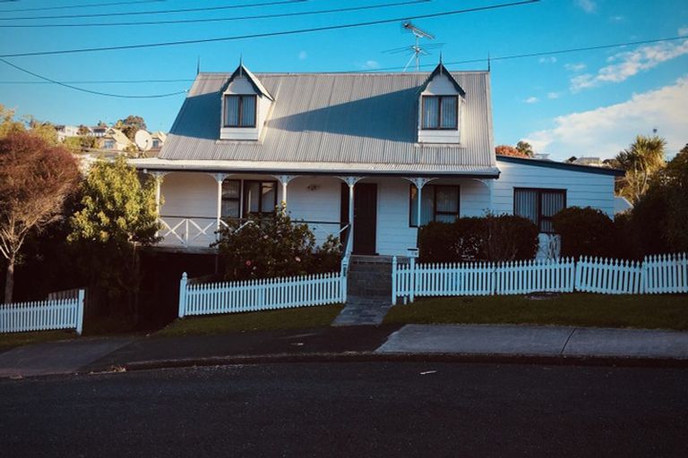 Photo of property in 1 Bevyn Street, Castor Bay, Auckland, 0620