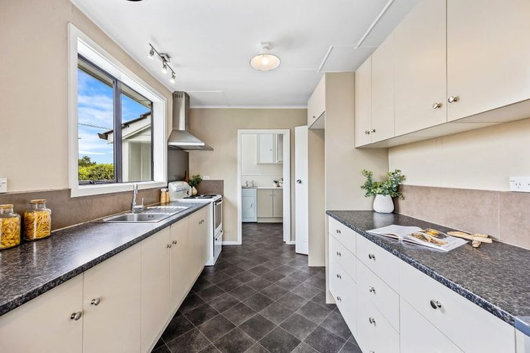 Photo of property in 32 Bateman Avenue, Bryndwr, Christchurch, 8053