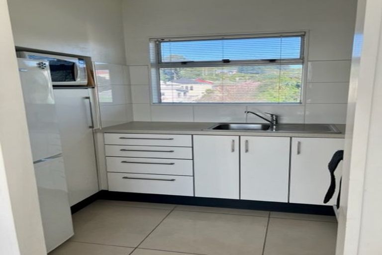 Photo of property in Beresford Apartments, 12/118 Russell Terrace, Berhampore, Wellington, 6023