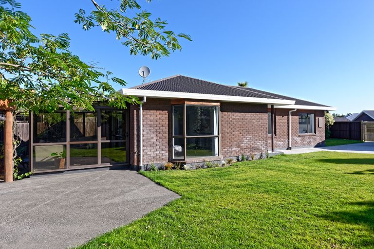 Photo of property in 36 Kirsten Place, Parklands, Christchurch, 8083