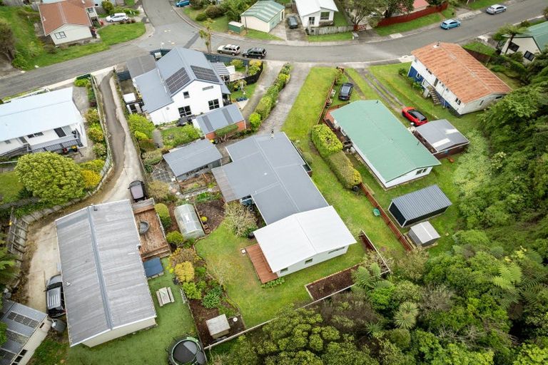 Photo of property in 12 Fiona Grove, Karori, Wellington, 6012