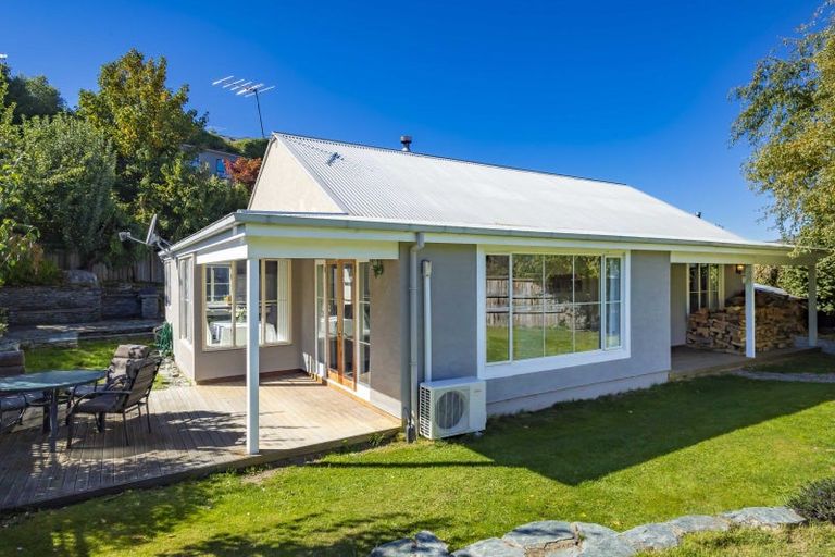 Photo of property in 9 Mcdonnell Road, Arrowtown, 9302