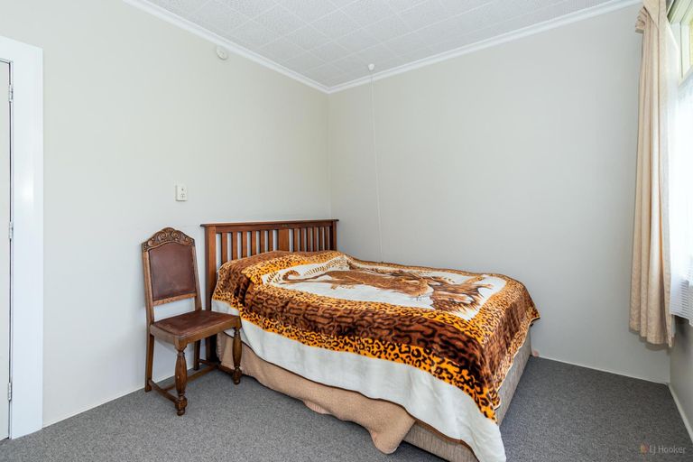 Photo of property in 1 Maude Street, Waimate, 7924