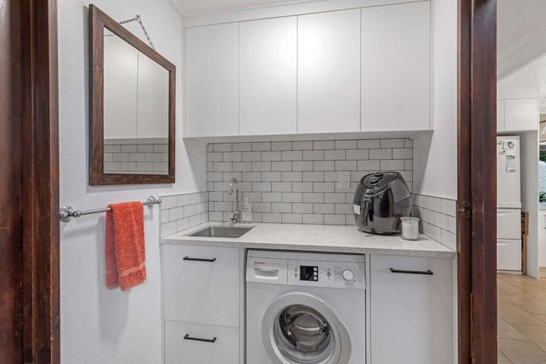 Photo of property in 19 Ashburn Lane, Awapuni, Palmerston North, 4412