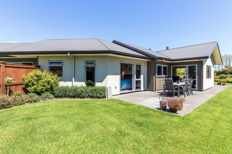 Photo of property in 72 Dalmore Way, Acacia Bay, Taupo, 3385