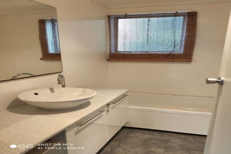 Photo of property in 22 Parrs Cross Road, Henderson, Auckland, 0612