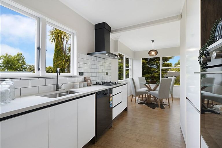 Photo of property in 60 Hilling Street, Titirangi, Auckland, 0604