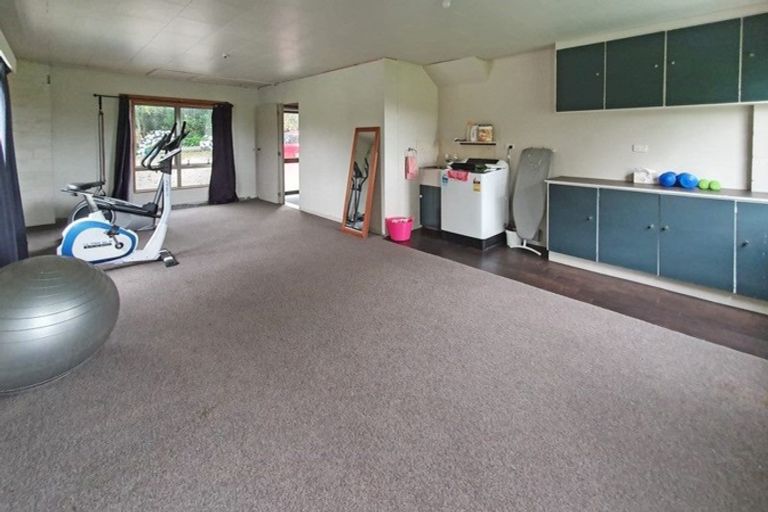 Photo of property in 1939 South Road, Pitone, New Plymouth, 4374