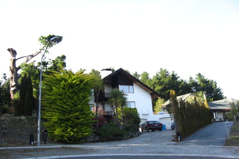 Photo of property in 9 Cypress Court, Kelvin Heights, Queenstown, 9300