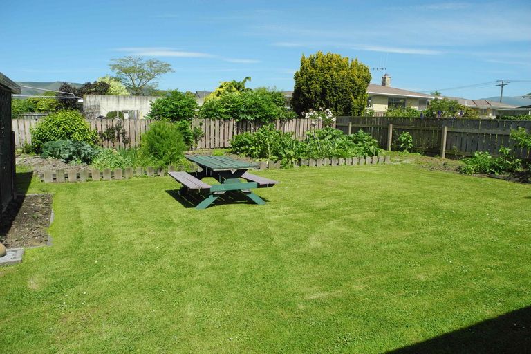 Photo of property in 12 Timaru Road, Waimate, 7924